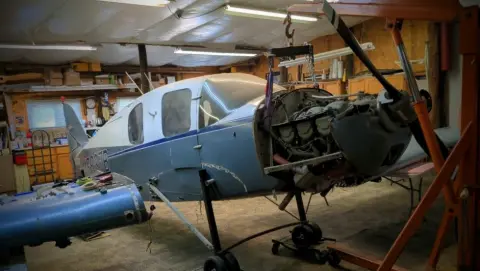 Aircraft on an engine hoist