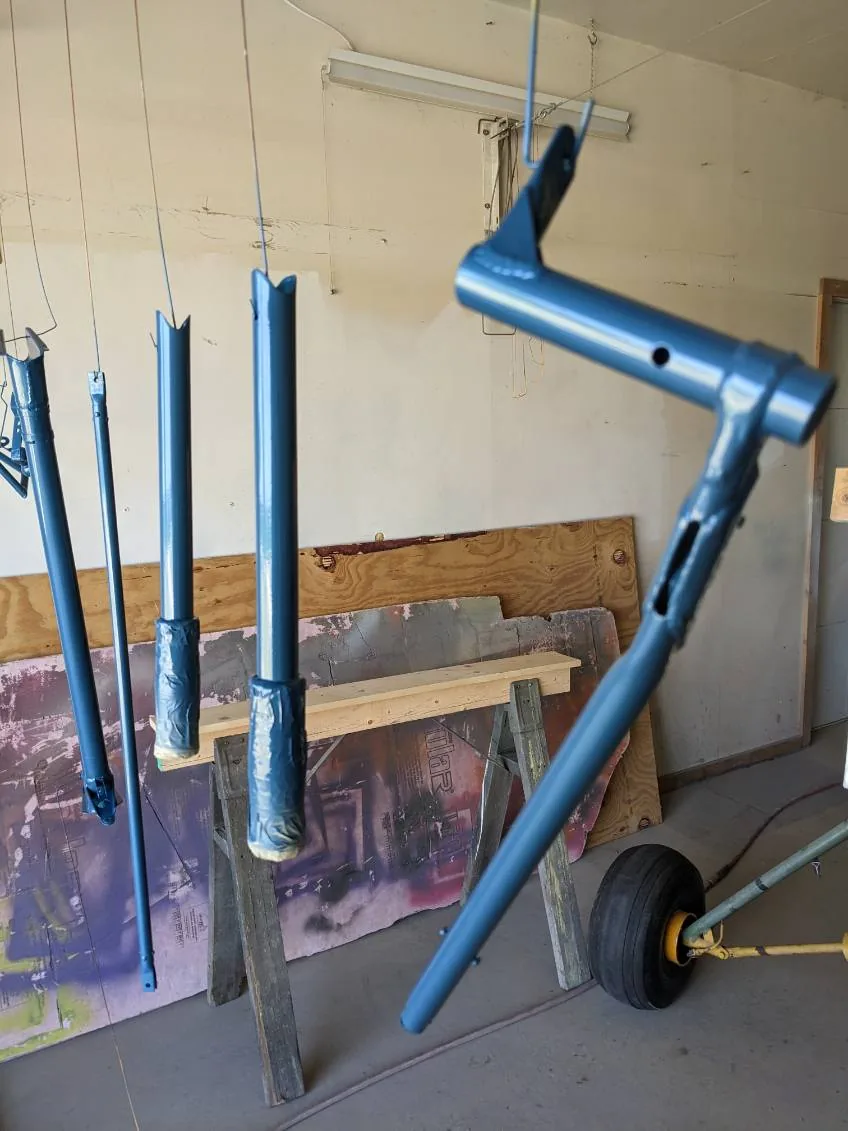 Blue landing gear struts