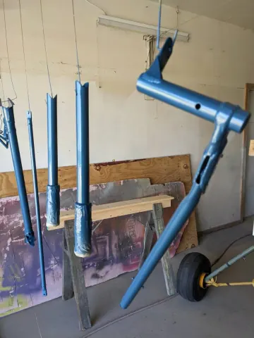 Blue landing gear struts