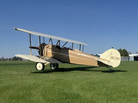 Rear view of NC119Y showing the constant-chord Straightwing Waco wings